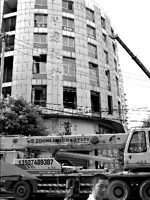 长沙税务分局爆炸疑犯仍在逃作案动机众说纷纭